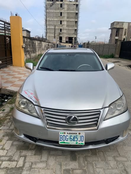 A picture of 2011 LEXUS ES350 USED