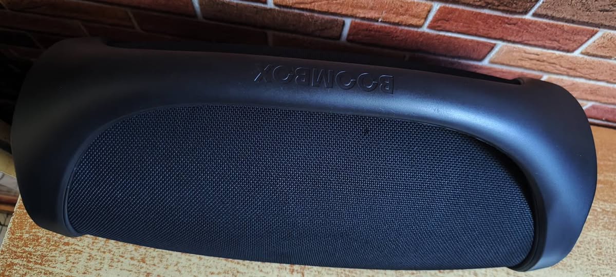 A picture of JBL BOOMBOX 1 with great quality sound at 650k slightly