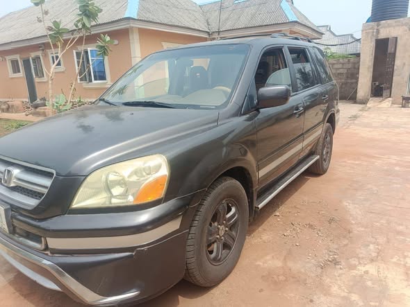 A picture of Honda pilot 2005