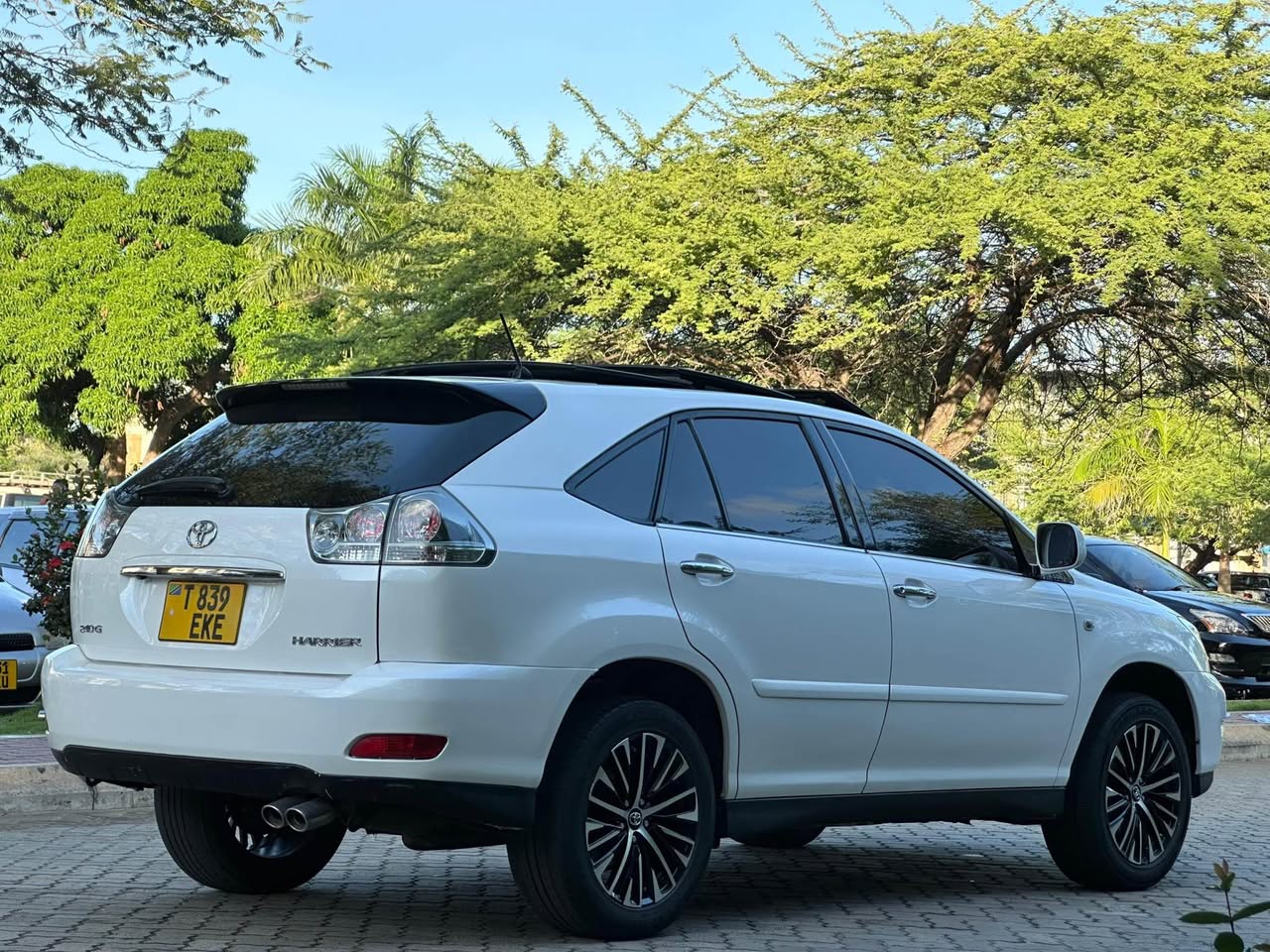 A picture of 2008 TOYOTA HARRIER 33 8M 0628055434