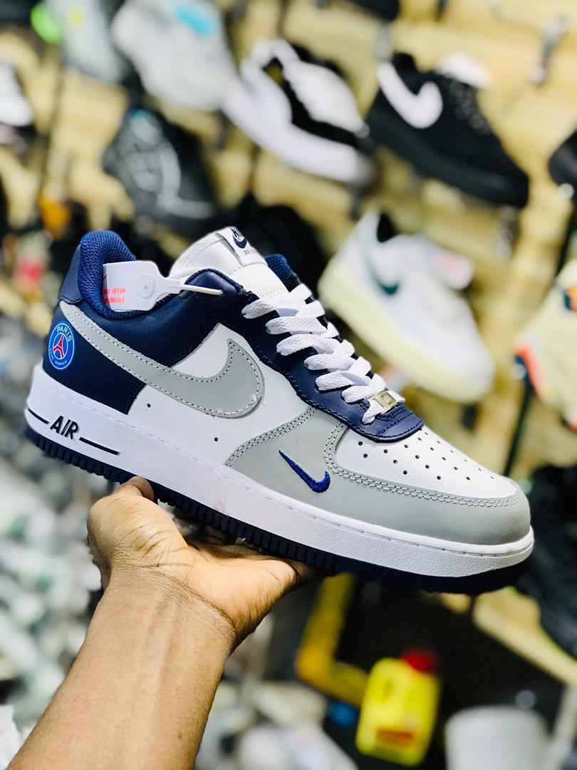 A picture of ORIGINAL NEW NIKE SNEAKERS