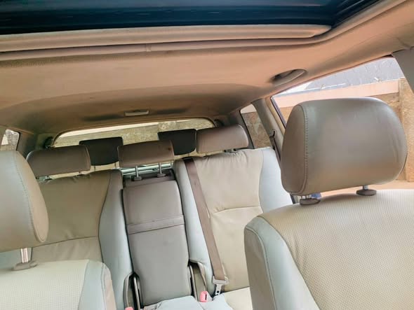 A picture of DISTRESS SALE MAKE TOYOTA MODEL HIGHLANDER YEAR 2004 CONDITION BUY