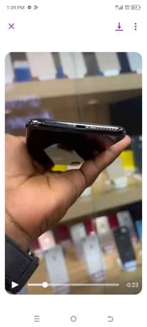 A picture of IPhone XS Max Black Face ID Active