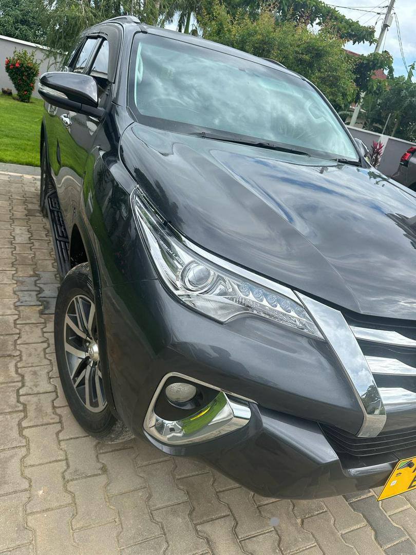 A picture of Fortuner for sale 0657633355