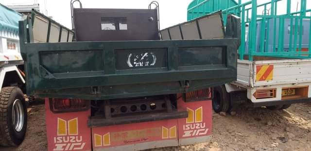 A picture of 2000 Fuso canter lorries carriers Japan Q