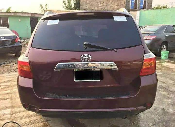 A picture of Toyota Highlander 2011 unbeatable awoof