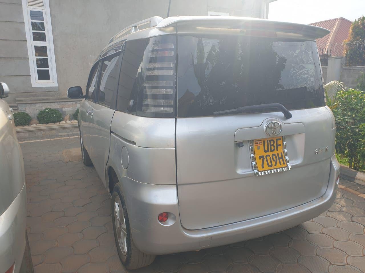 A picture of Toyota sienta