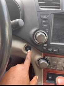 A picture of Toyota Highlander 2012 forsale keyless