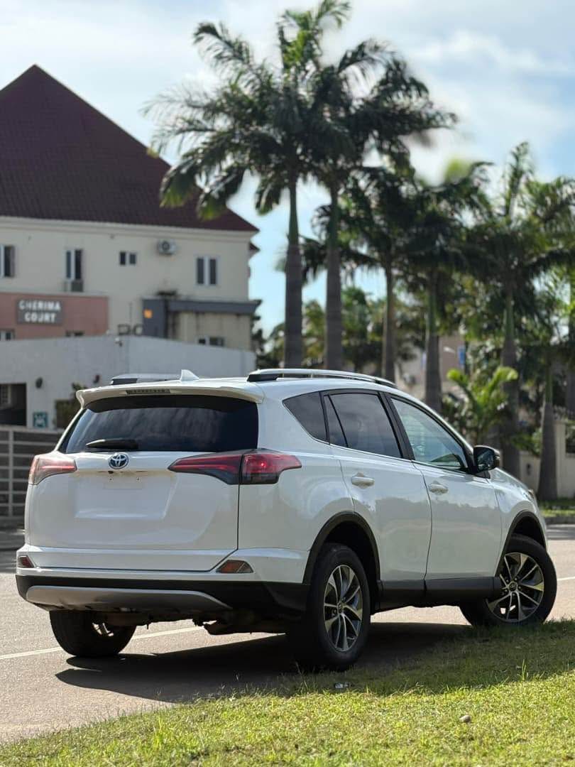 A picture of Toyota RAV4 2016 model