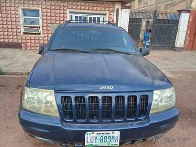 A picture of 2004 GRAND CHEROKEE JEEP V8 2004