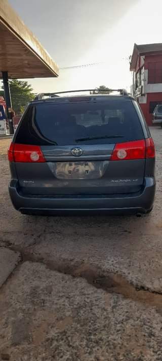 A picture of Toks 2008 LE sienna 5 5 million