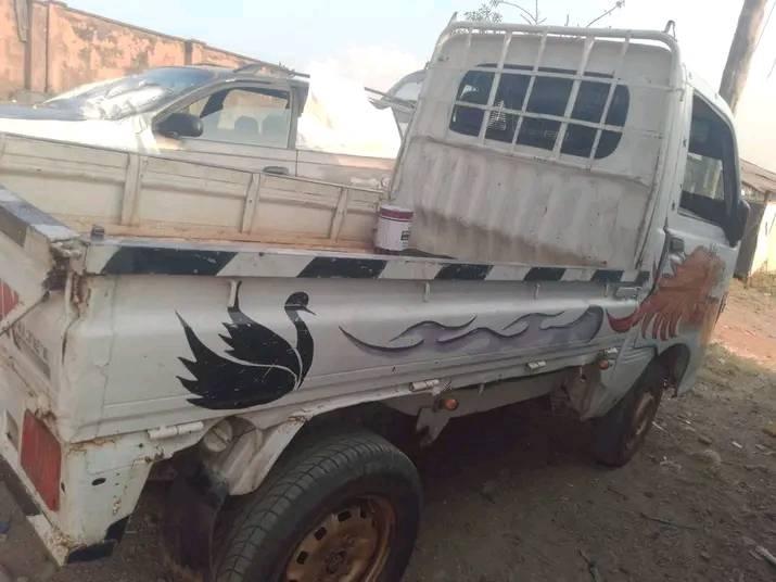 A picture of 2000 Hiject pick up