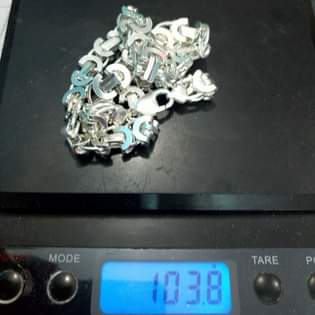 A picture of Cheni aina ya box silver Original za Italy