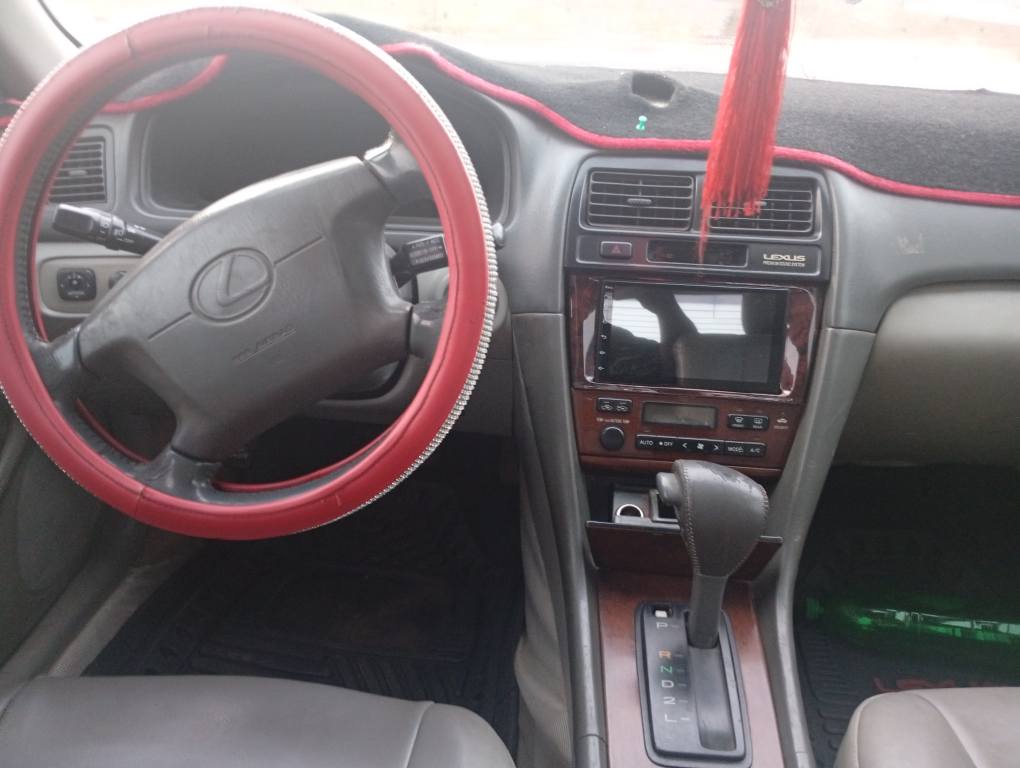 A picture of Lexus car