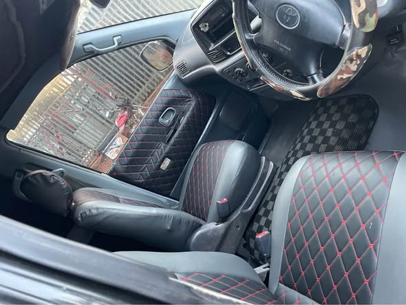 A picture of Toyota Noah 2 0cccc