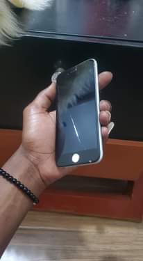 A picture of I phone 6 plain
