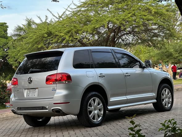 A picture of VW TOURAGE ONSALE