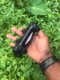 A picture of Ps 4 controller