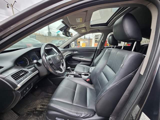 A picture of Tokunbo Honda Crosstour EX L 2013 model Clean leather interior