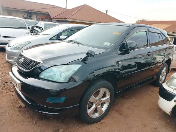 A picture of Toyota harrier 17 millions 3 0cc CALL 0759 65 47