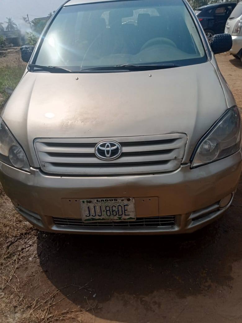 A picture of Toyota Avensis manual