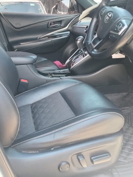 A picture of TOYOTA HARRIER 2017 MODEL