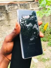 A picture of Samsung S10