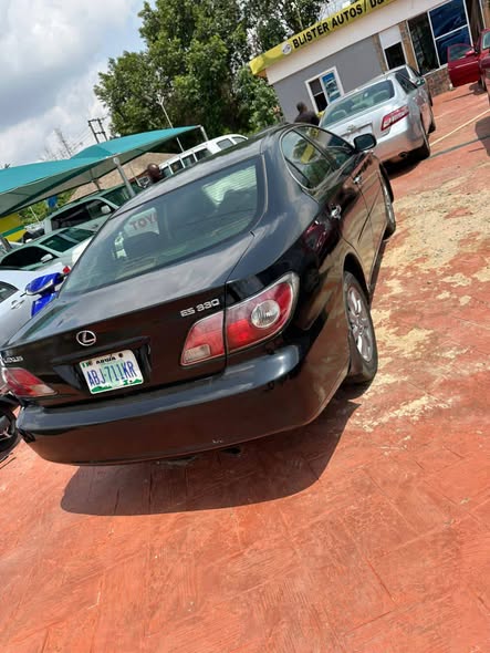 A picture of Distress sell Lexus es330 2004 model going for 3 7M