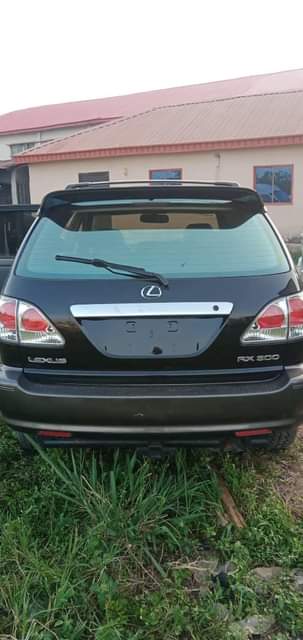 A picture of Lexus RX 300 04 Engine gear Price 4 m Location