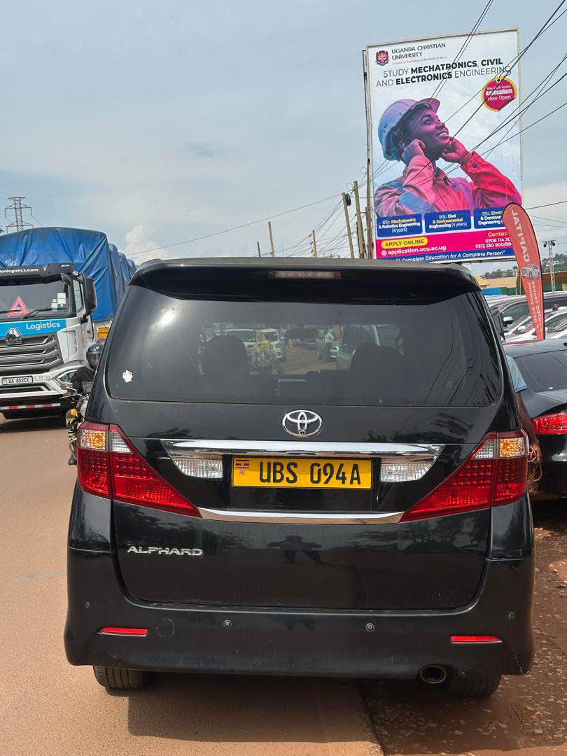 A picture of Toyota Alphard 2011