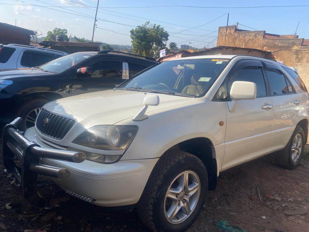 A picture of Toyota Harrier 2 2Cc