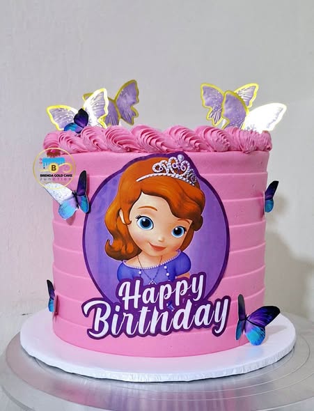 A picture of Girls character cakes