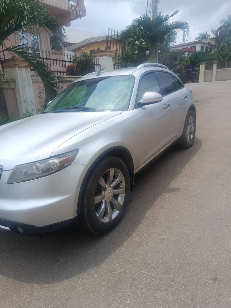 A picture of Infiniti 06