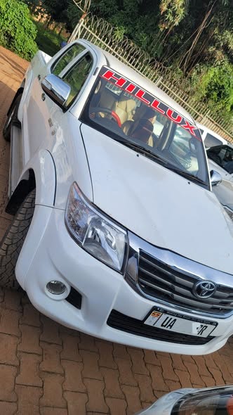 A picture of Hilux Vigo Pick Up 5L engine manual at 60m