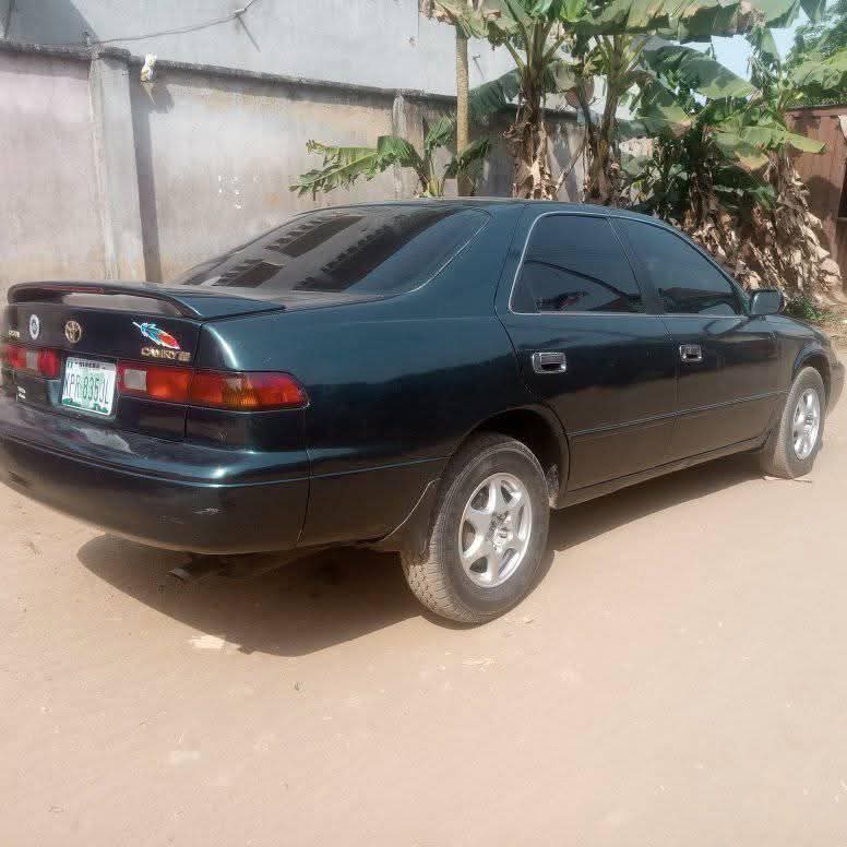 A picture of 2000 Toyota camry