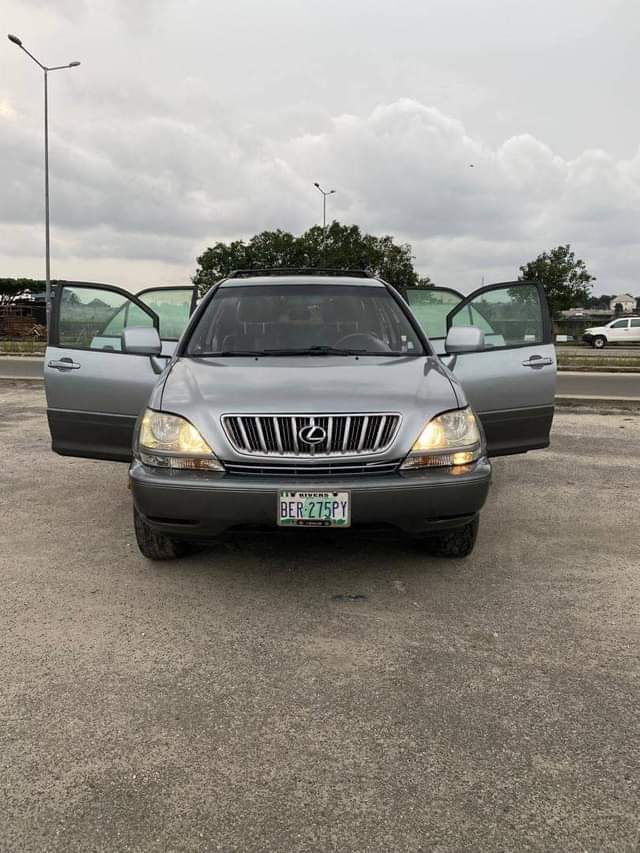 A picture of 2003 LEXUS RX300