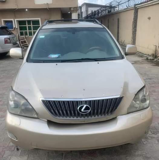 A picture of Toyota Lexus 2005
