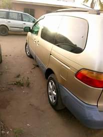 A picture of 1998 Toyota Sienna