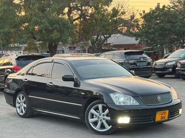A picture of Toyota crown