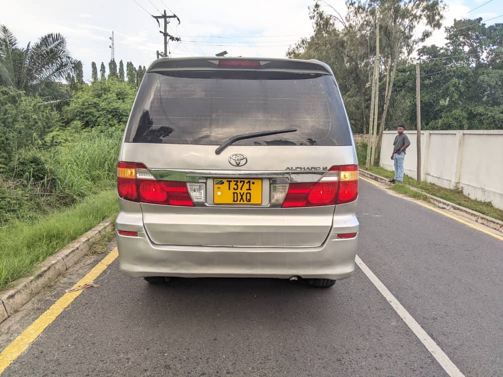 A picture of  Toyota Alphard 0788078007