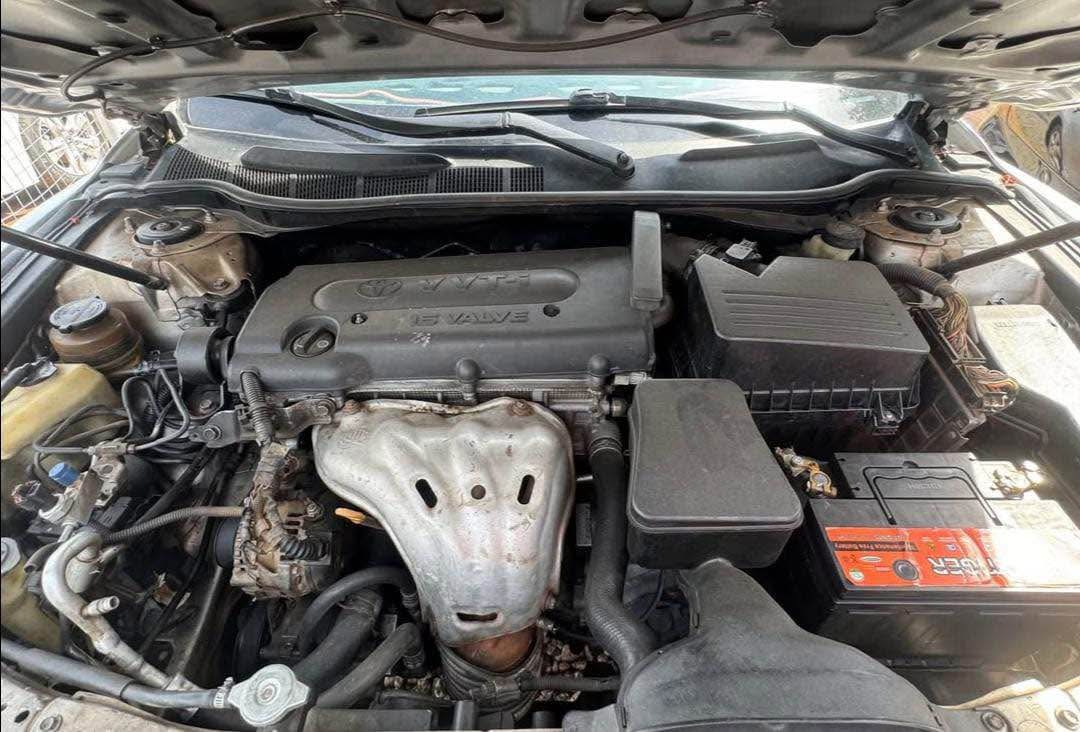 A picture of distress 2008 Toyota Camry 4plugs