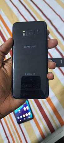 A picture of Quick sale Samsung s8 Motorola g8
