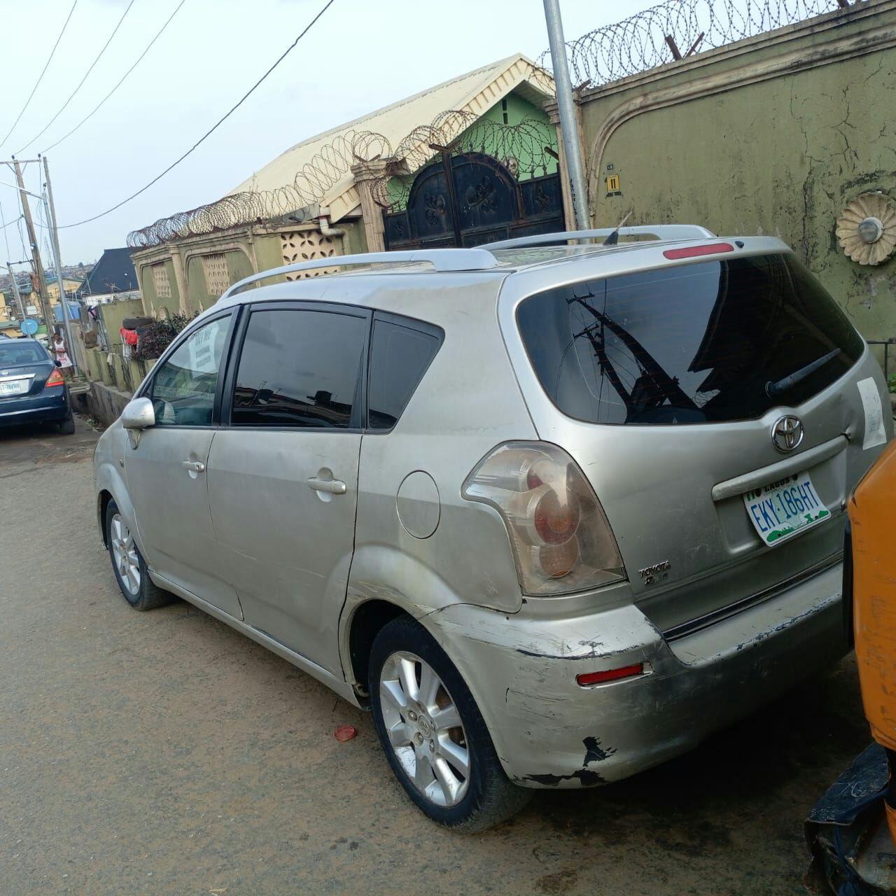 A picture of 2006 Toyota corolla verso