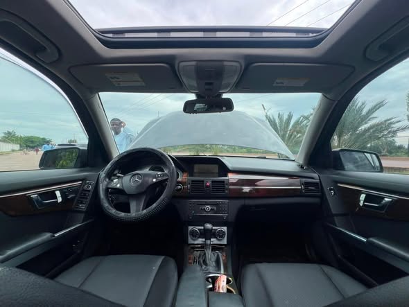A picture of DISTRESS SALE CLEAN USED 2012 MERCEDES BENZ GLK350