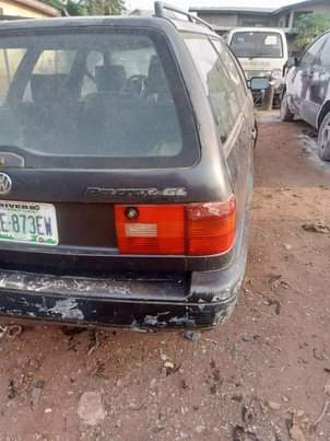 A picture of Volkswagen Passat with Belgium engine manual drive with good engine