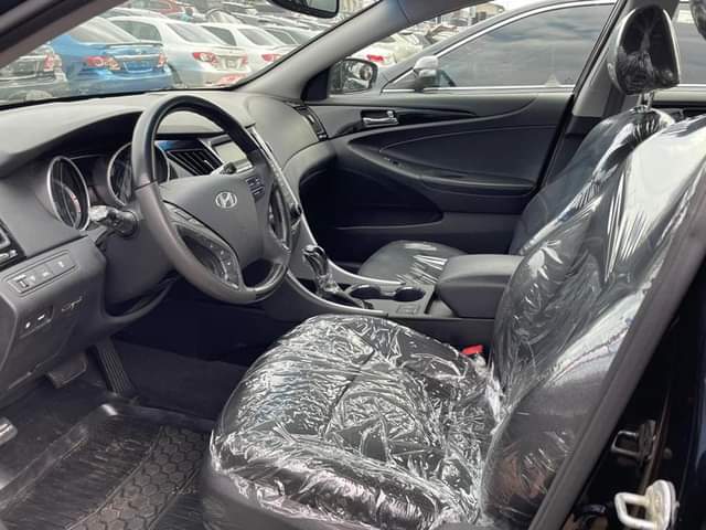 A picture of HYUNDAI SONATA 2012 SPECS FOREIGN USED KEYLESS FIRST BODY NEAT