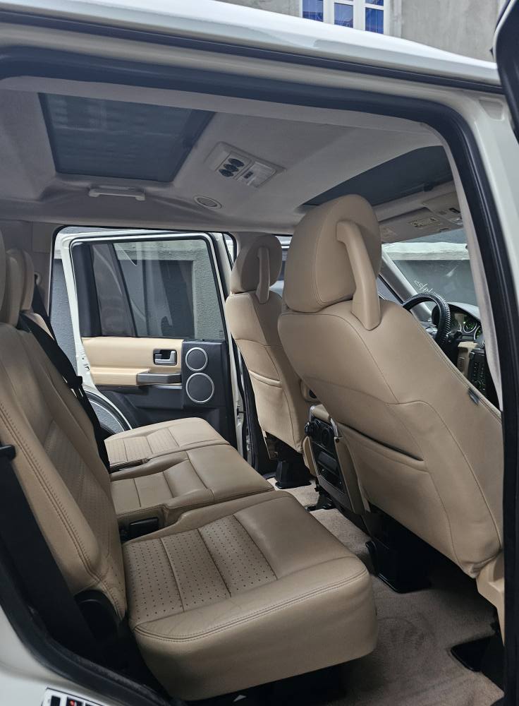 A picture of 2009 LAND ROVER LR3