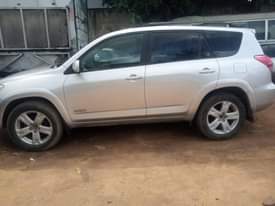 A picture of 2007 Toyota RAV 4 4plug