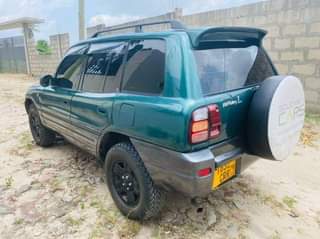 A picture of 2003 TOYOTA RAV 4 OLD