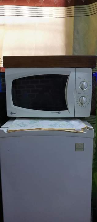 A picture of Nauza friji tray picha na microwave